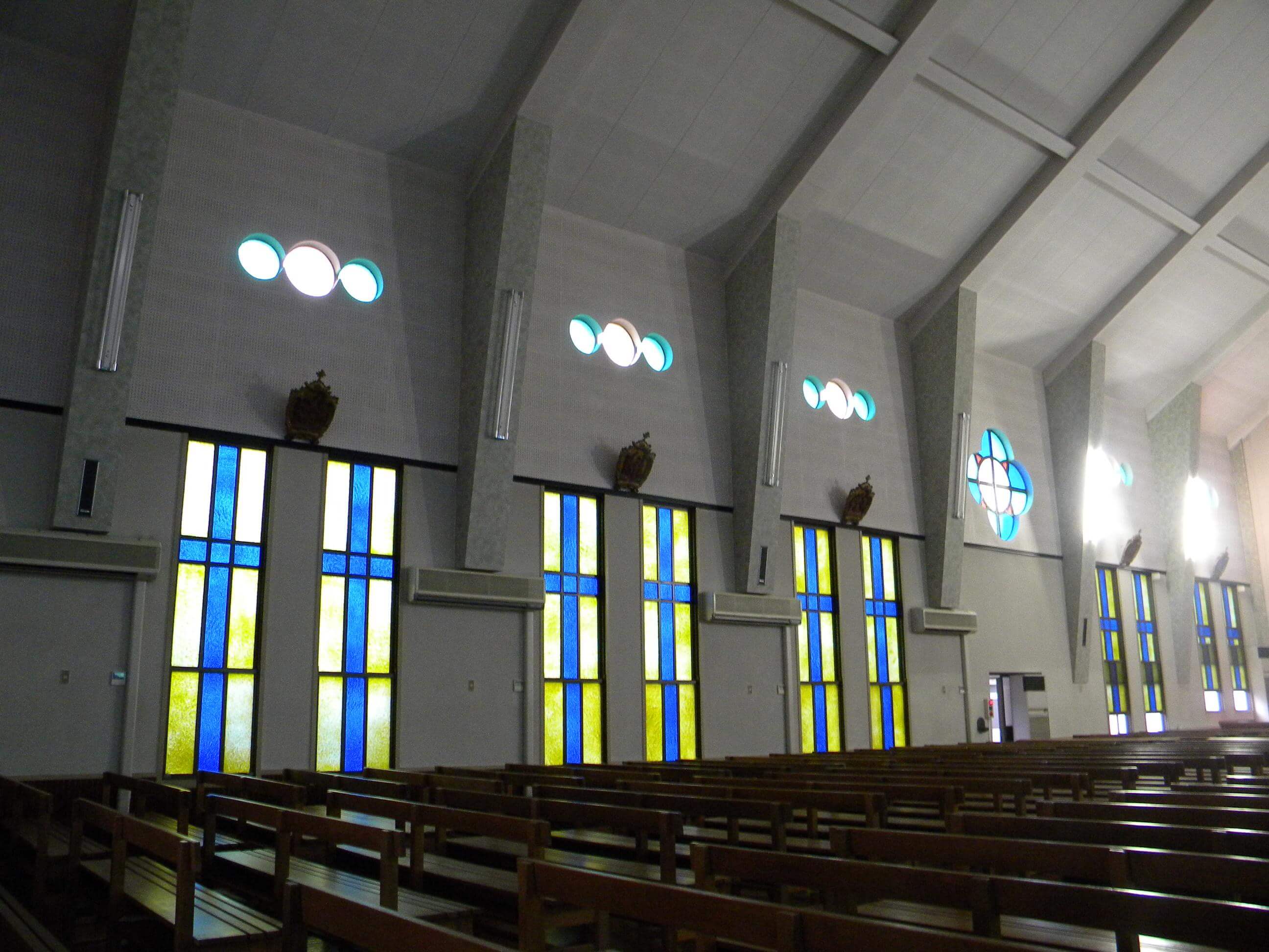 協会のステンドグラス