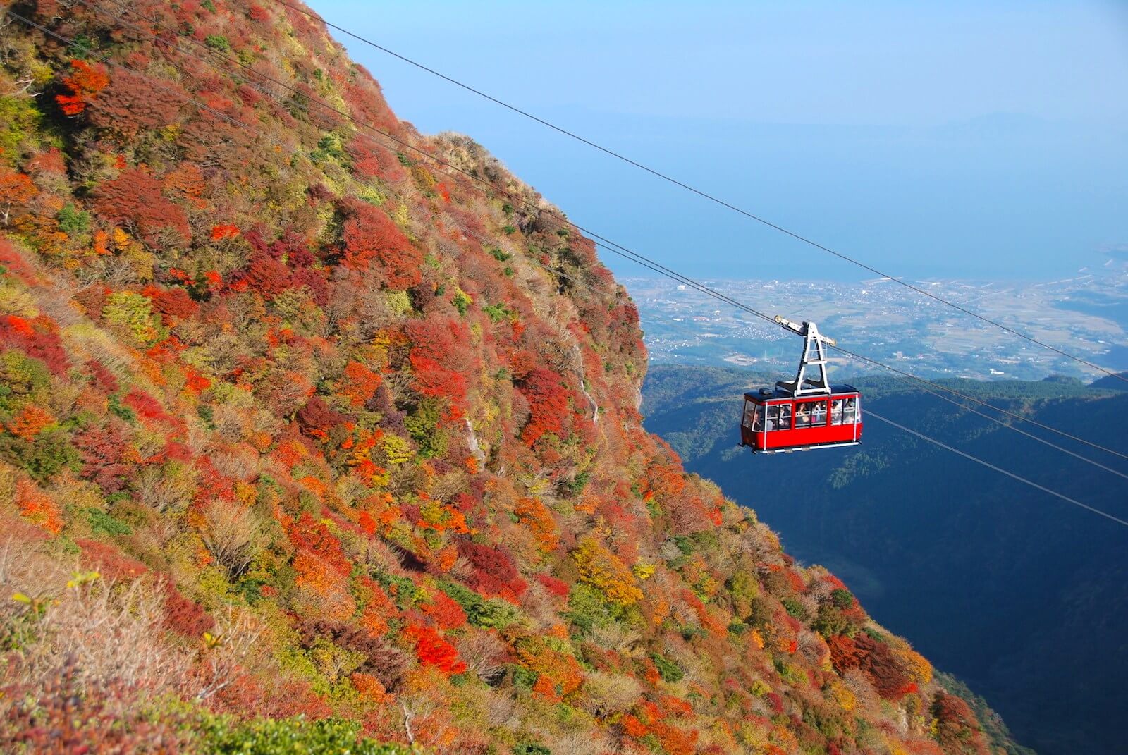 仁田峠（紅葉とロープウェイ）